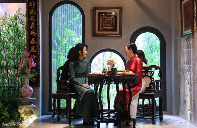 Phu nhân Chủ tịch nước và Phu nhân Tổng thống Hàn Quốc cùng thưởng trà, nghe nhạc - Ảnh 1.