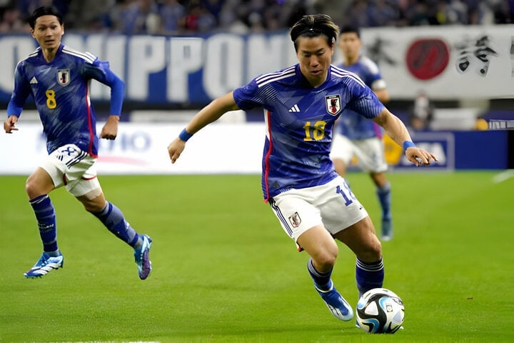 Takuma Asano គឺជាកីឡាករសំខាន់សម្រាប់គ្រូបង្វឹក Hajime Moriyasu ។