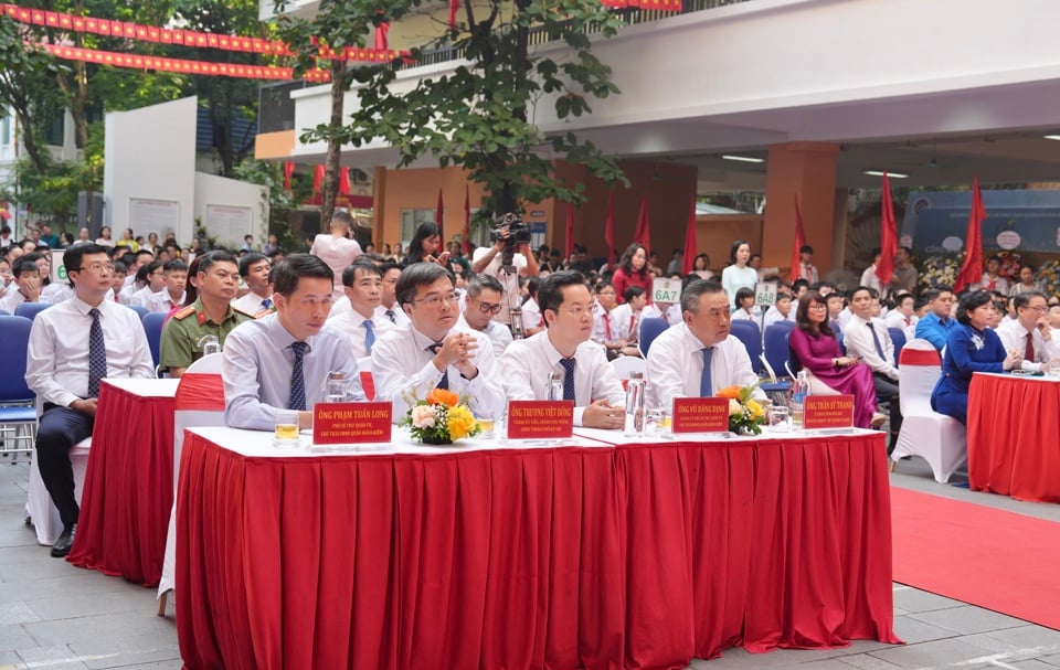 Chairman of Hanoi People's Committee Tran Sy Thanh and delegates attending the opening ceremony. Photo: Hong Thai