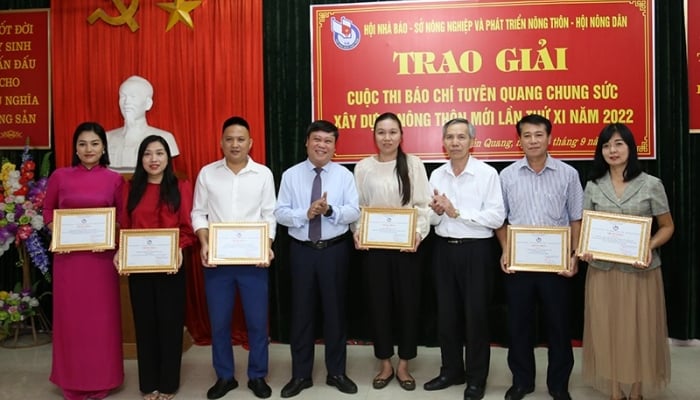 Awarding ceremony of the journalism contest "Tuyen Quang joins hands to build new countryside"