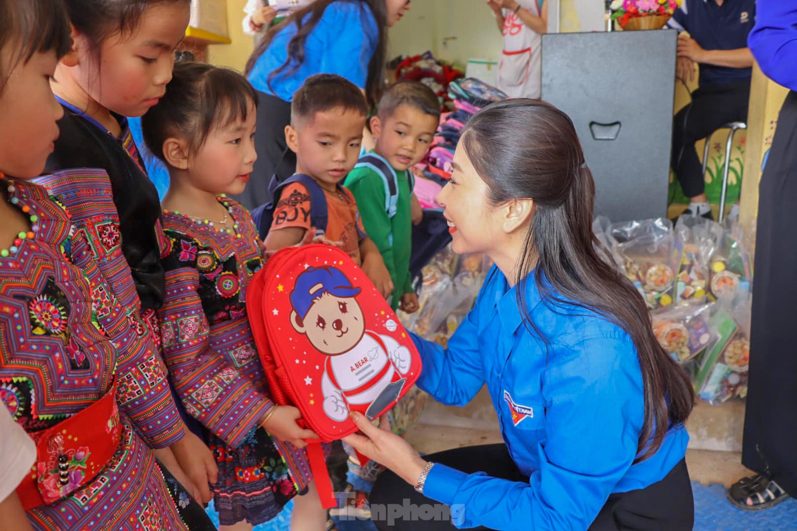 Son La Provincial Youth Union lights up dreams in the border area photo 9