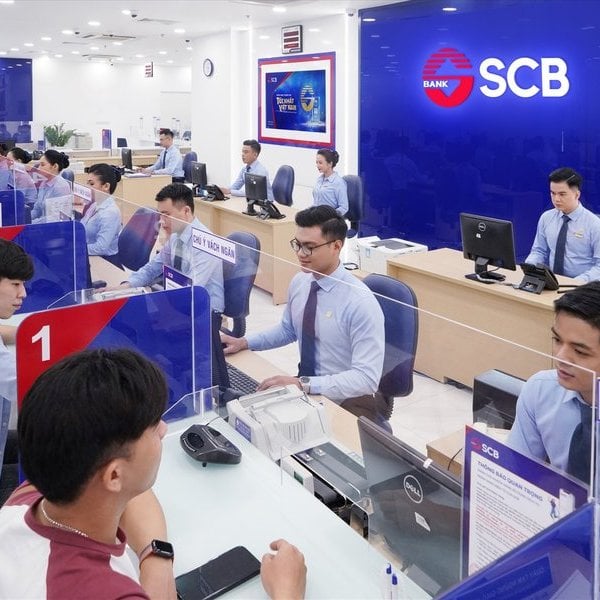 Cựu cán bộ nhân viên bị khởi tố, truy nã, SCB nói gì?