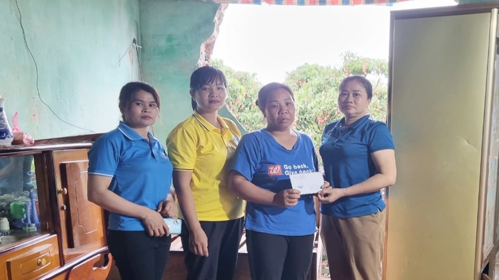 Heavy rain collapsed a house wall |=> Published in Bac Giang newspaper