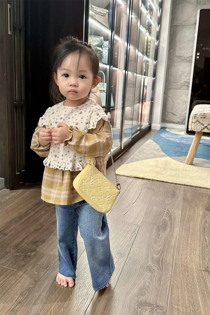 Cuong Do La - La hija de Dam Thu Trang tiene solo 2 años pero ya está cubierta de ropa de diseñador - 10