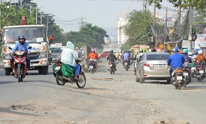 La carretera tiene problemas de limpieza del terreno, por lo que aún no se ha construido. Foto: Gia Minh