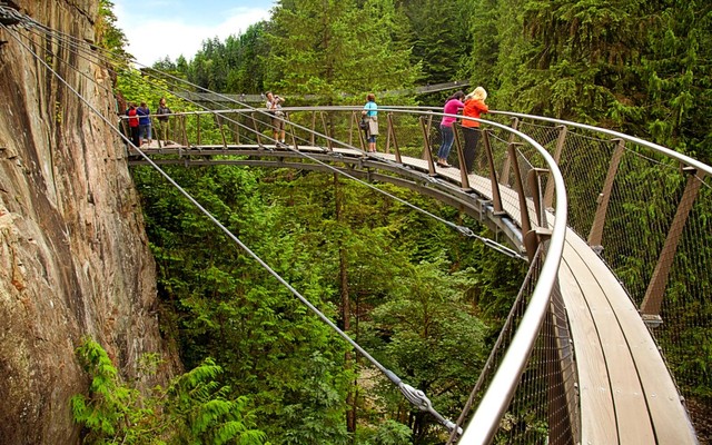 Chiêm ngưỡng những cây cầu có kiến trúc tuyệt đẹp tại Canada- Ảnh 2.