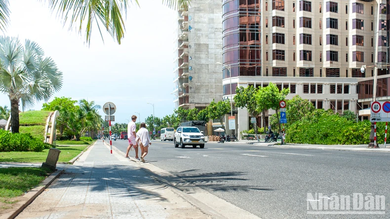 El primer túnel peatonal hacia el mar en Da Nang está desierto y desolado foto 10