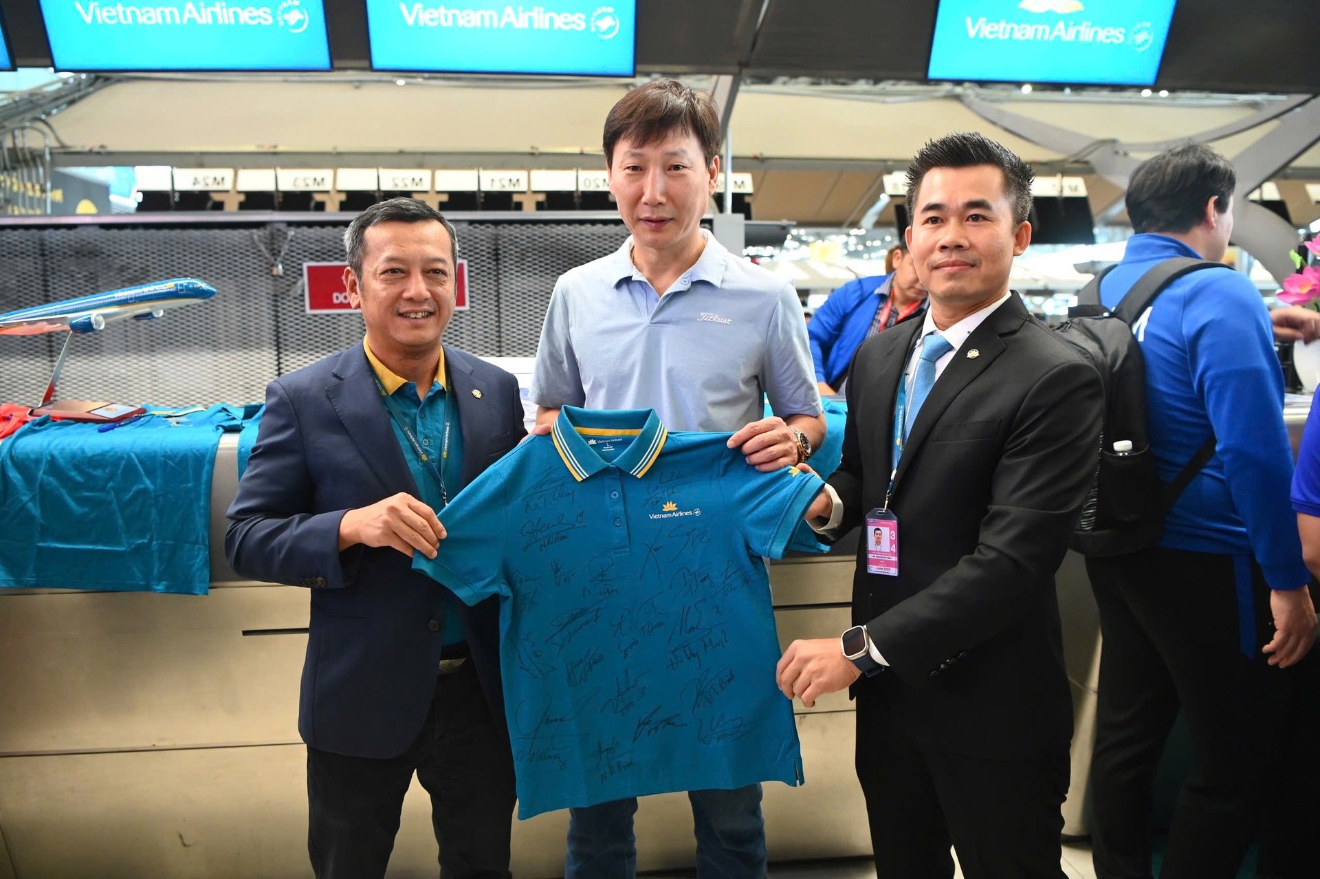 Vietnam Airlines schickt Spieler der vietnamesischen Fußballnationalmannschaft auf Business Class-Flüge Bild 3