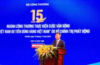 Der stellvertretende Premierminister Le Thanh Long spricht bei dem Programm.