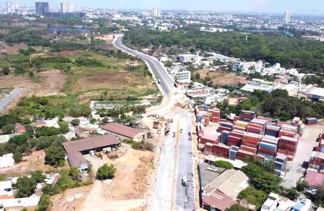 Panorama de la ruta de casi 1.200 billones de VND que conecta la ciudad de Ho Chi Minh con Binh Duong (foto 2)