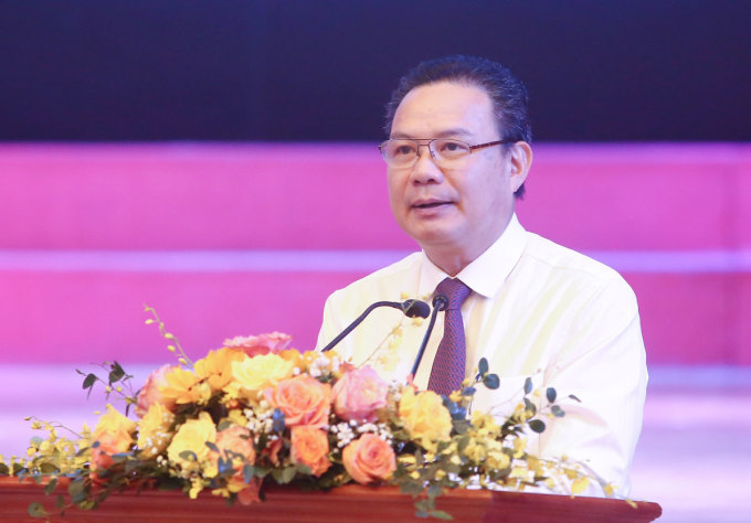 អនុរដ្ឋមន្ត្រី Le Van Thanh បានចែករំលែកអំពីស្ថានភាពការងាររបស់កម្មករវ័យក្មេងក្នុងវេទិការរៀបចំដោយគណៈកម្មាធិការជាតិស្តីពីយុវជននាថ្ងៃទី៥ឧសភា។រូបថត៖ Phong Linh