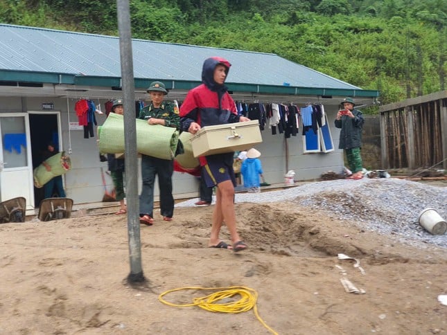 Thanh Hoa erwägt Studiengebührenunterstützung für Studierende in Überschwemmungsgebieten (Foto 3)