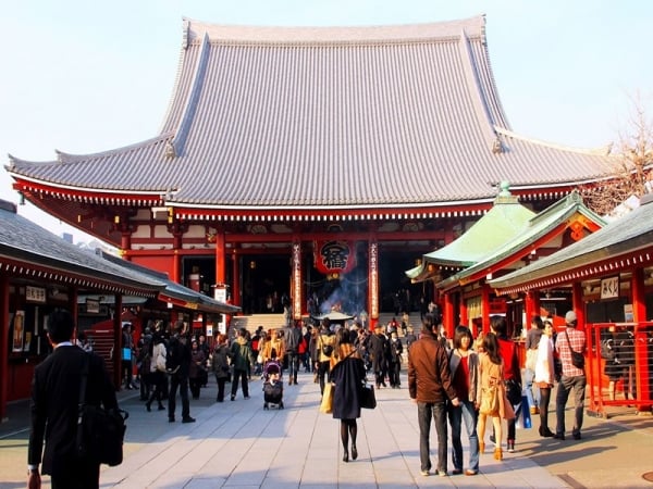 Temple Sensoji - Symbole de renaissance et de paix au pays des cerisiers en fleurs