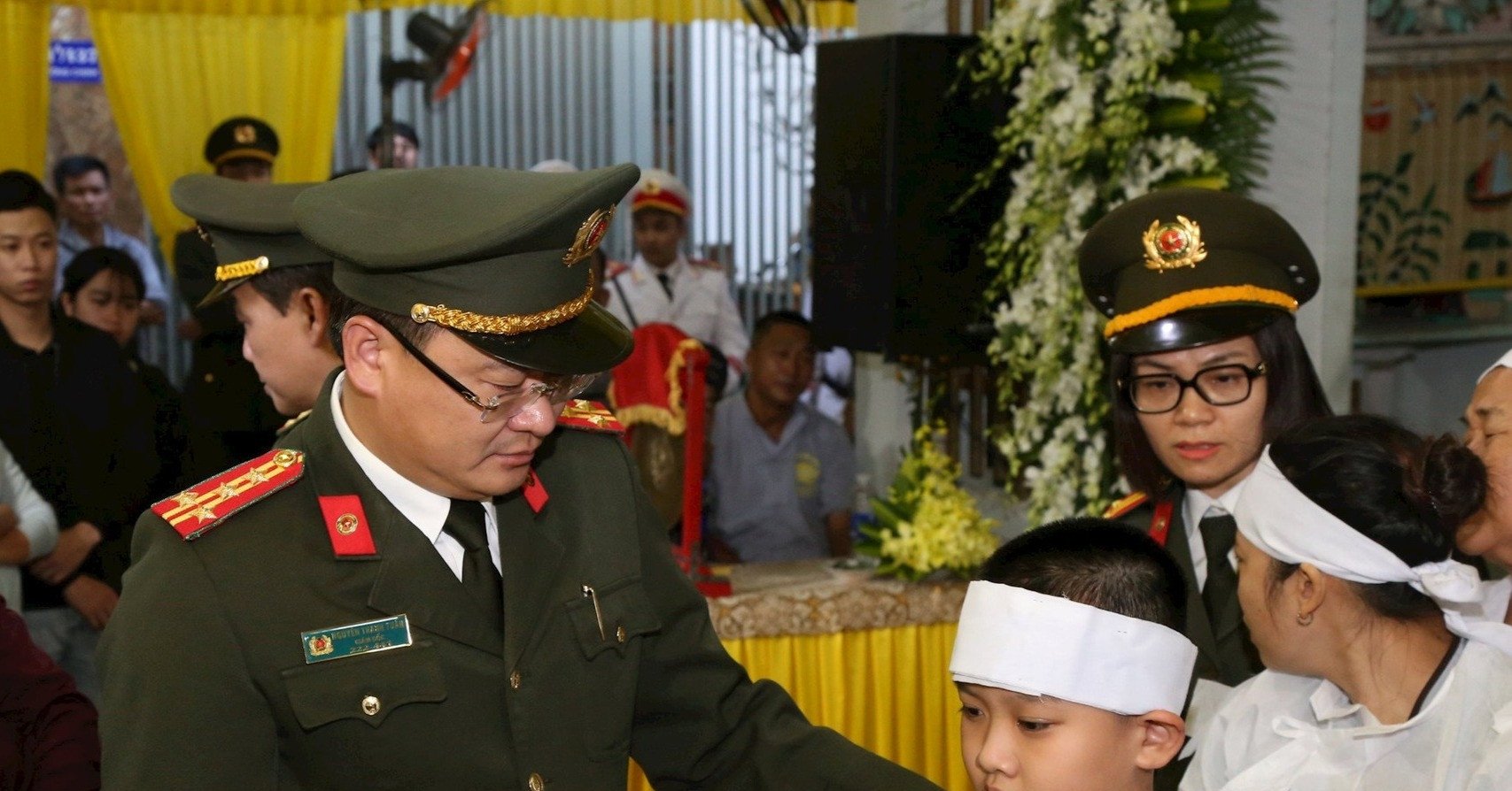 Posthumous promotion of rank for Deputy Police Chief of Ward who died in Hue