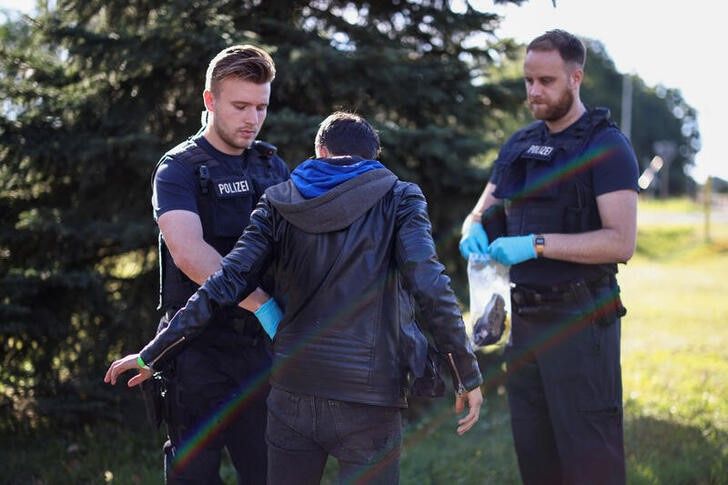 renforcer le contrôle aux frontières pour empêcher l'immigration illégale image 1