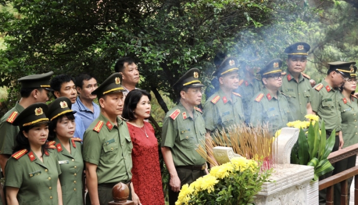 Báo Công an nhân dân hỗ trợ xây dựng nhà tình nghĩa cho cán bộ chiến sỹ hoàn cảnh khó khăn