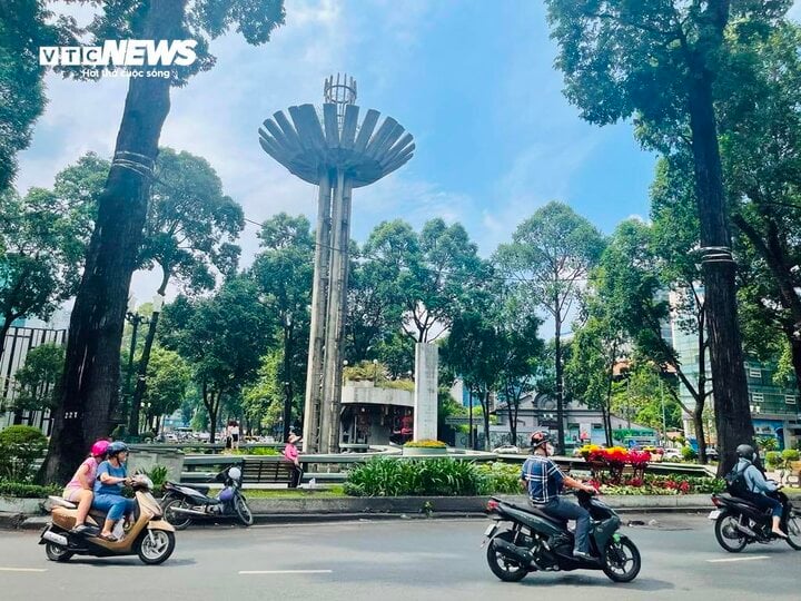 Ho Chi Minh City weather today January 10 is partly cloudy, sunny, no rain.