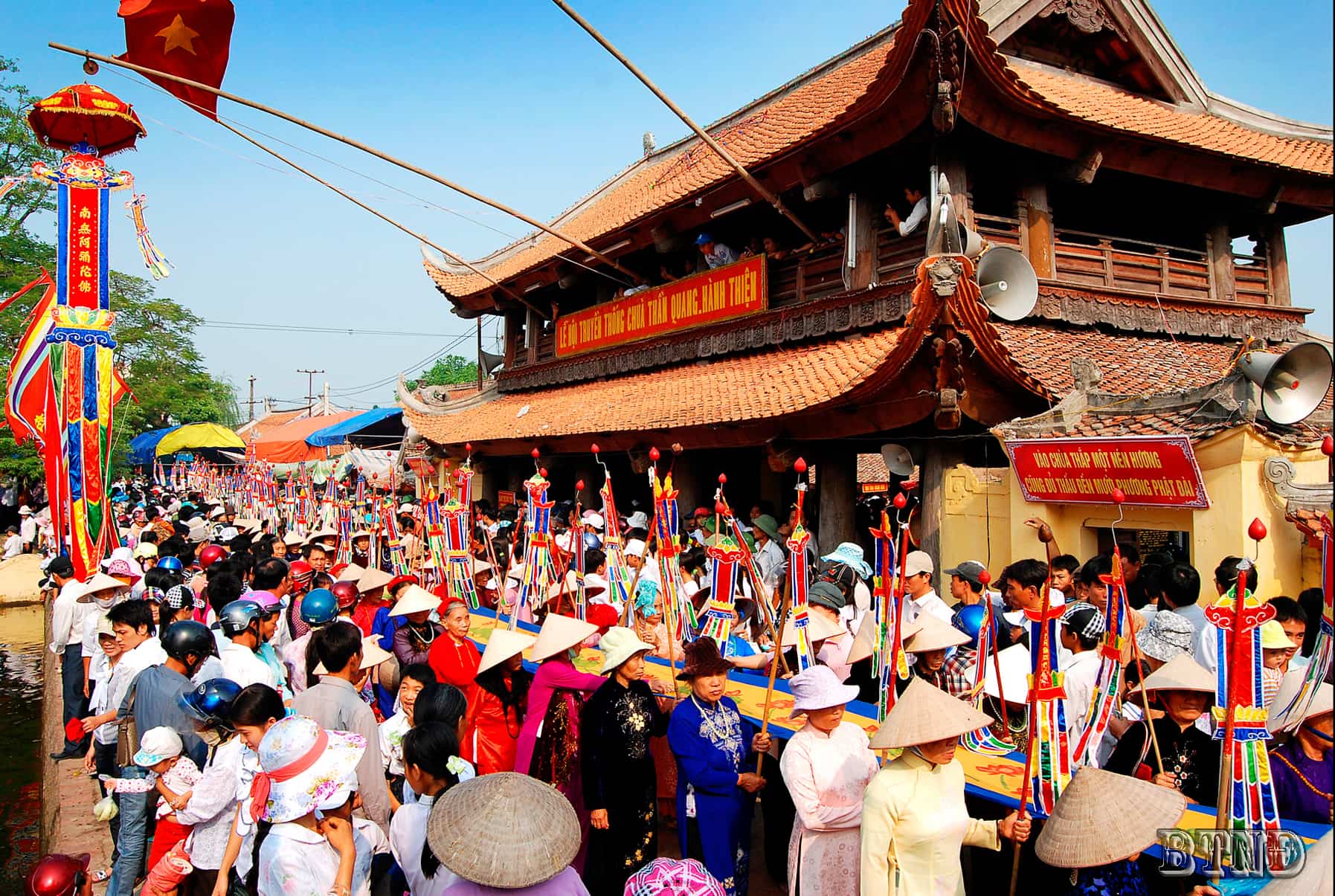 វត្តកែវនៅភូមិ Hanh Thien ដែលជាស្នាដៃស្ថាបត្យកម្មឈើសតវត្សទី១៧