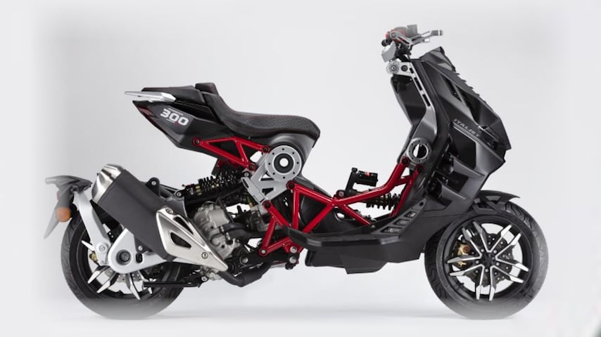 Italjet Dragster 300 scooter image with unique design image 1