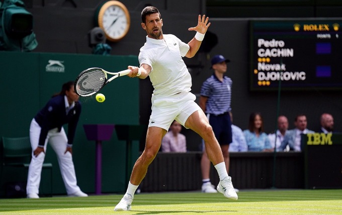 Djokovic khởi đầu thuận lợi trong hành trình chinh phục chức vô địch thứ tám tại Wimbledon. Ảnh: AP