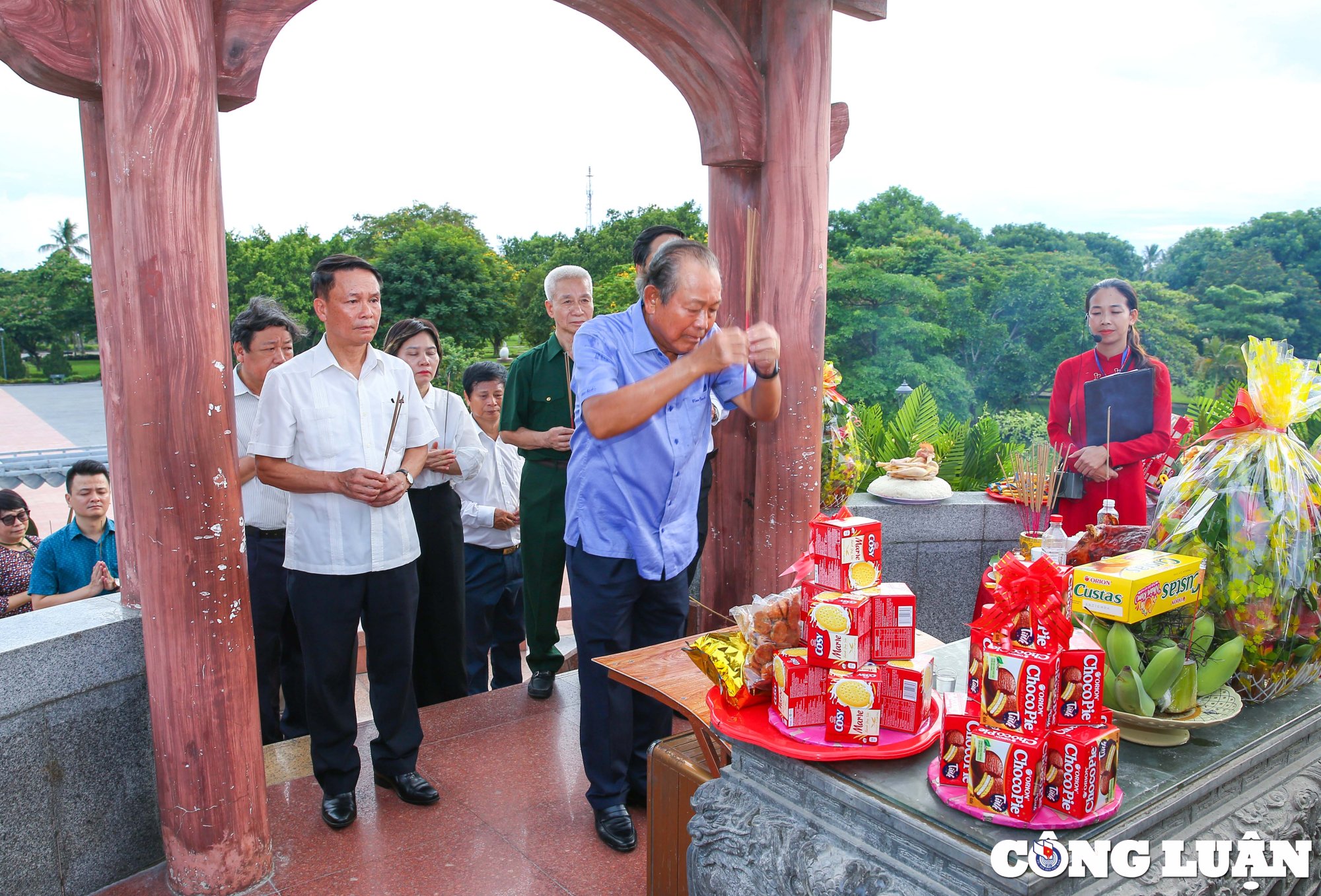 thap sang ngon lua tri an lan toa tinh than thien nguyen tu nguoi lam bao den cong dong hinh 9