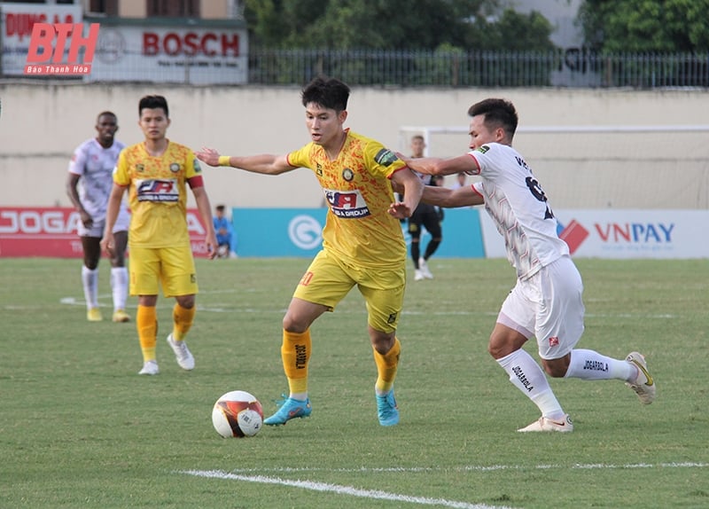 Dong A Thanh Hoa et le grand défi au stade Lach Tray