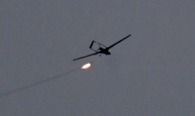 Ukrainische Luftabwehrraketen greifen am Abend des 4. Mai den Himmel über Kiew mit TB2 an. Foto: AFP