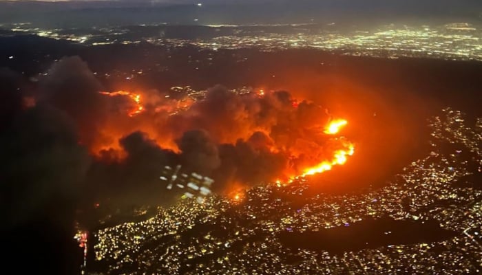 La mansión de Harris está en una zona de evacuación por incendios forestales.