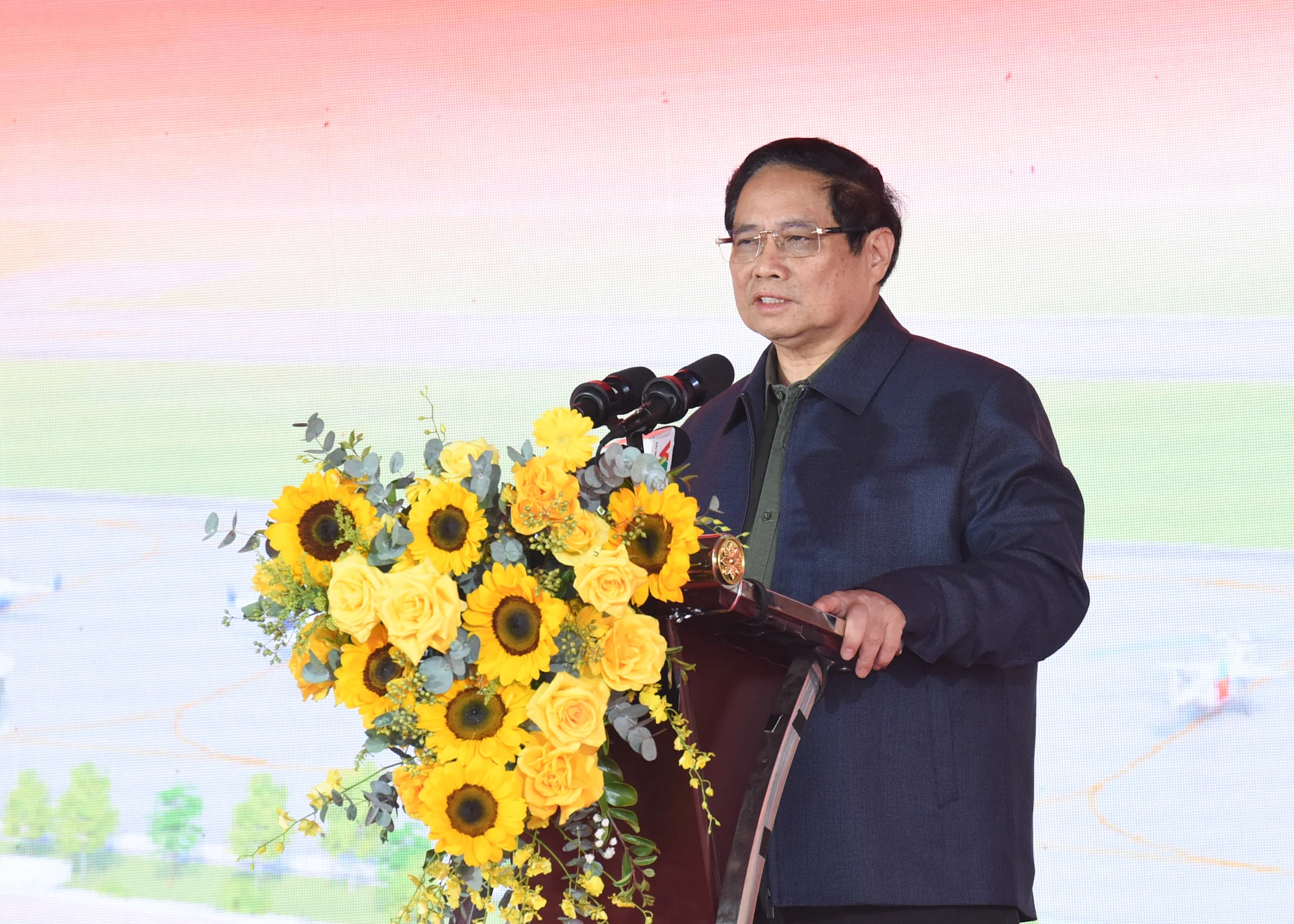 [Photo] Le Premier ministre Pham Minh Chinh assiste à la cérémonie d'inauguration du projet de construction de l'aéroport de Gia Binh photo 4