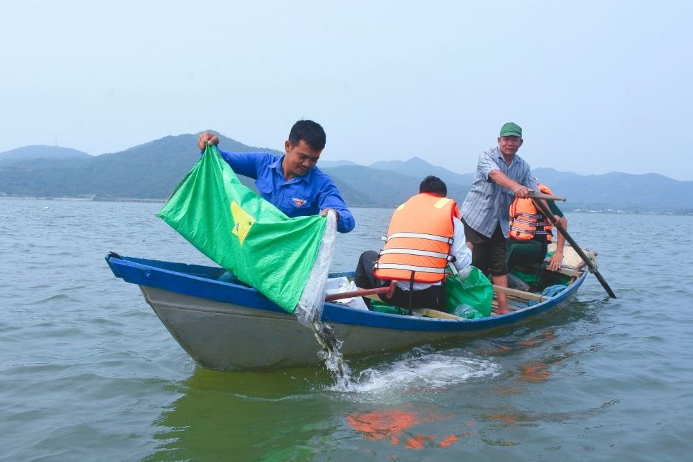 Tái tạo, bảo vệ nguồn lợi thủy sản để có sinh kế bền vững