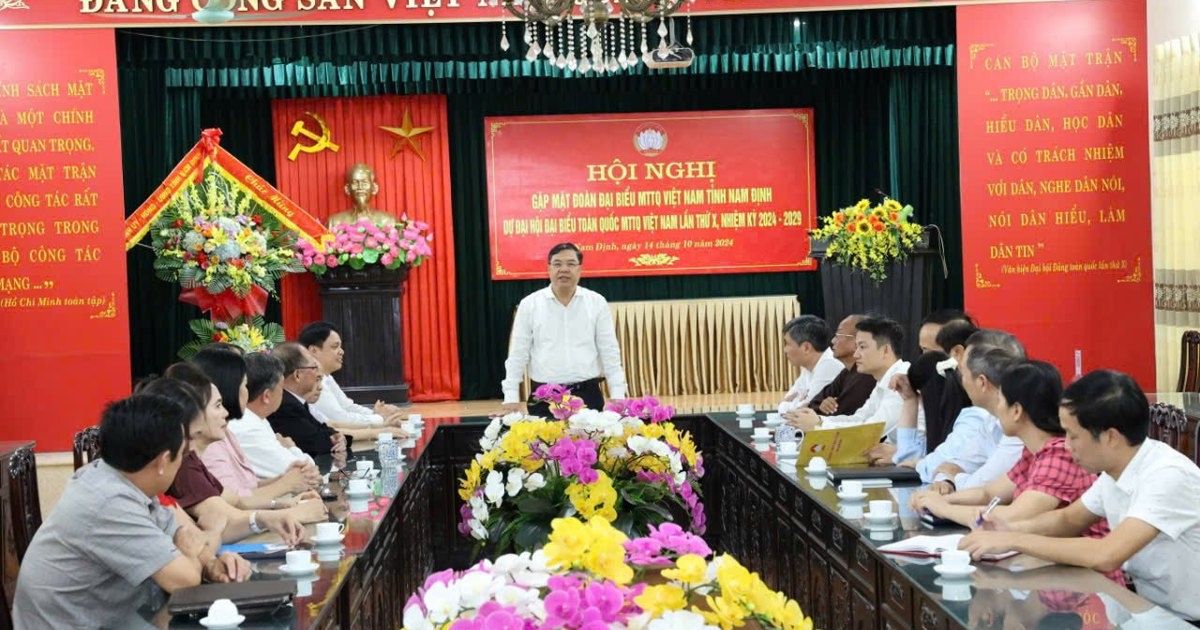 rencontre avec la délégation provinciale participant au congrès du Front de la Patrie du Vietnam