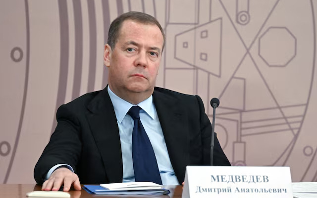 Cựu Tổng thống Nga Medvedev công du đến Trung Quốc