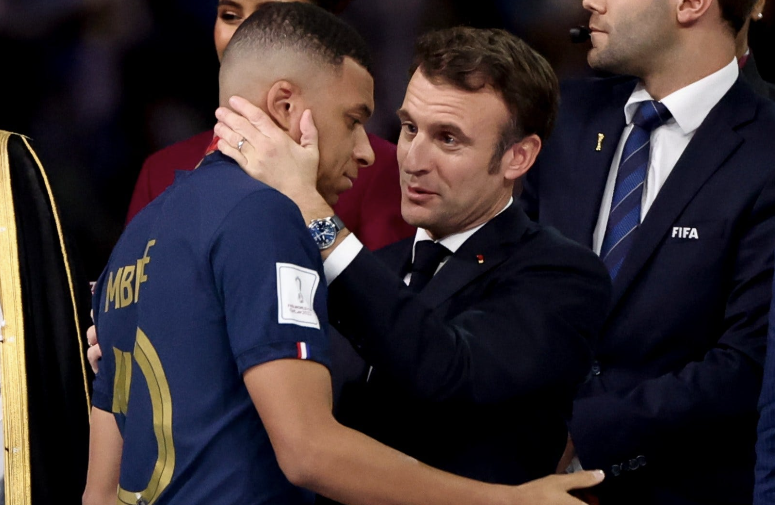 Mbappe gặp Tổng thống Pháp Macron, CLB Real Madrid có lo lắng?- Ảnh 1.