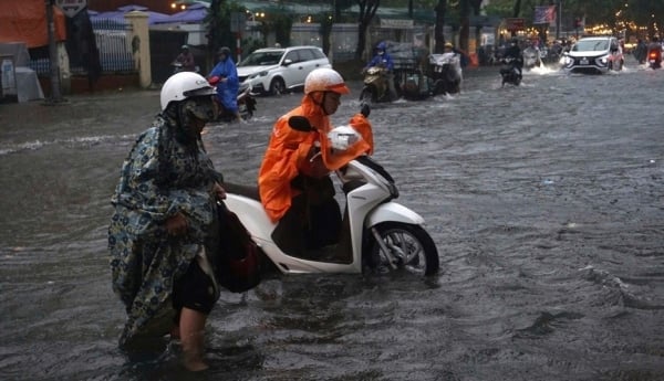 Las escuelas en Da Nang son proactivas al permitir que los estudiantes se queden en casa si ocurren inundaciones localizadas.