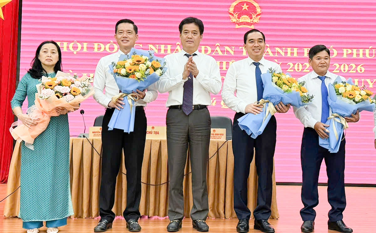 Mr. Tran Minh Khoa holds the position of Chairman of Phu Quoc City People's Committee