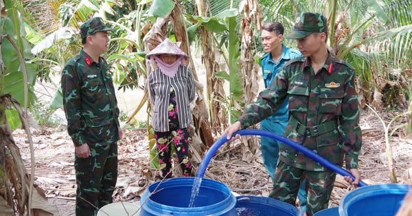 Every day, 700 m3 of fresh water is brought to Tien Hai island commune.