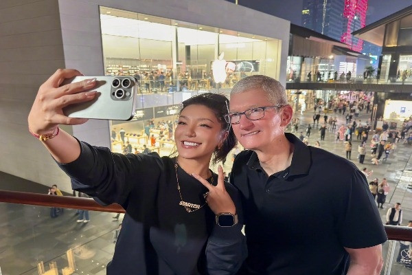 លោក Tim Cook ធ្វើ​ទស្សនកិច្ច​នៅ​ប្រទេស​ចិន​ដោយ​សម្ងាត់​ដោយ​ស្វែងរក​វិធី​ជួយ​សង្គ្រោះ​ការ​លក់ iPhone 15