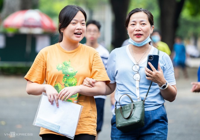 Candidates are picked up by their mothers after the specialized subject exam on the afternoon of June 12 in Hanoi. Photo: Tung Dinh