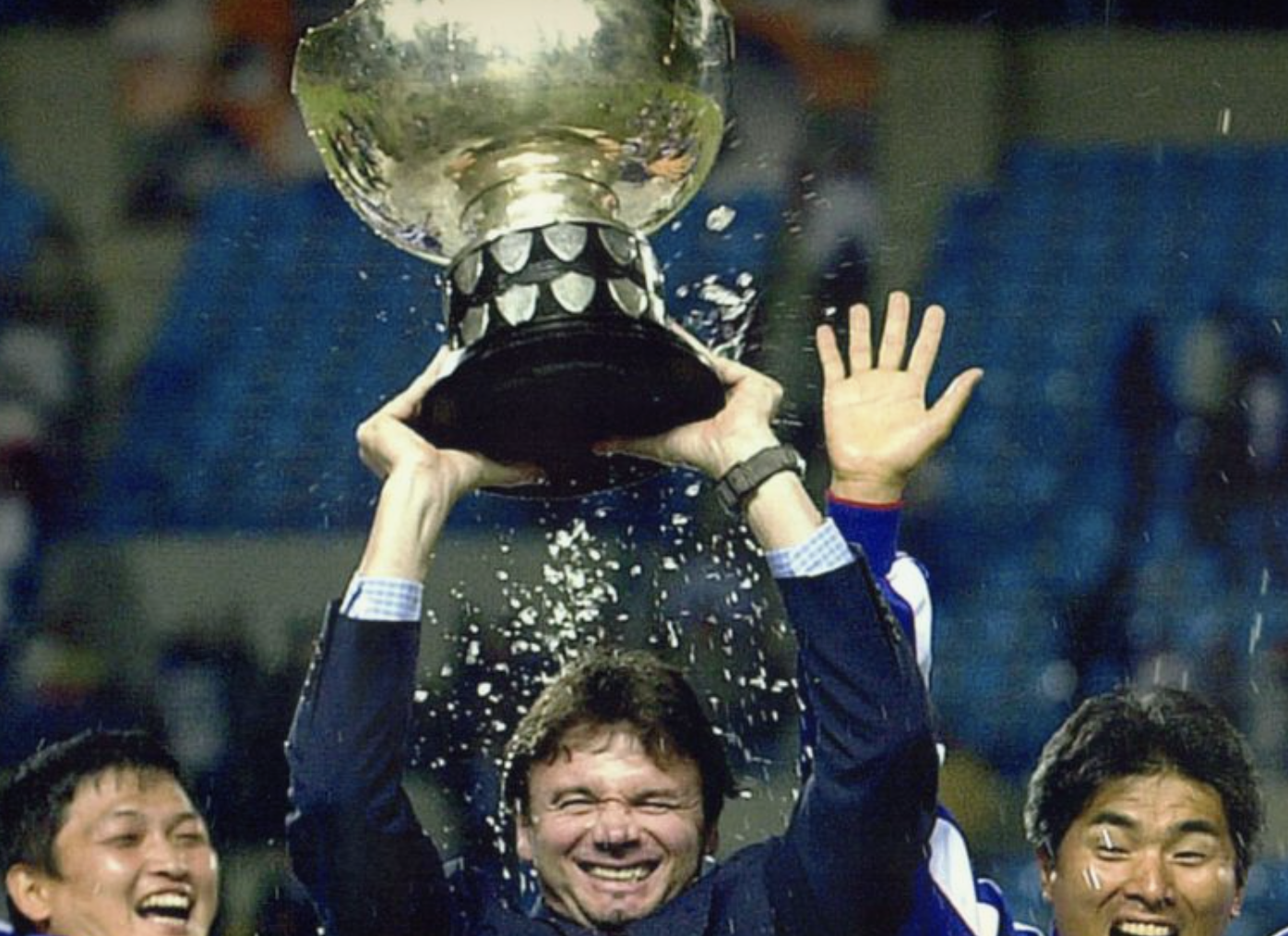 HLV Troussier cùng đội tuyển Nhật Bản vô địch Asian Cup 2000