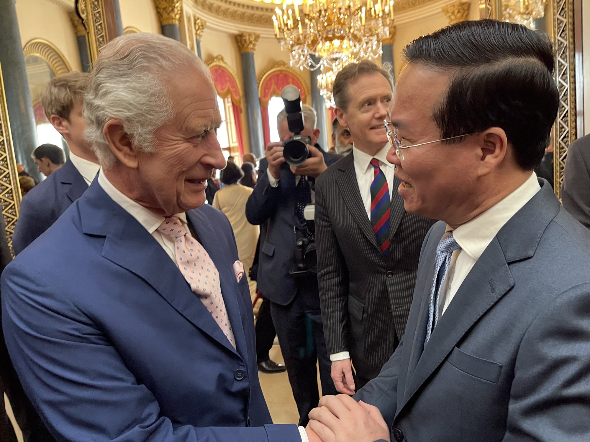 Chủ tịch nước Võ Văn Thưởng gặp Vua Charles III - Ảnh 1.
