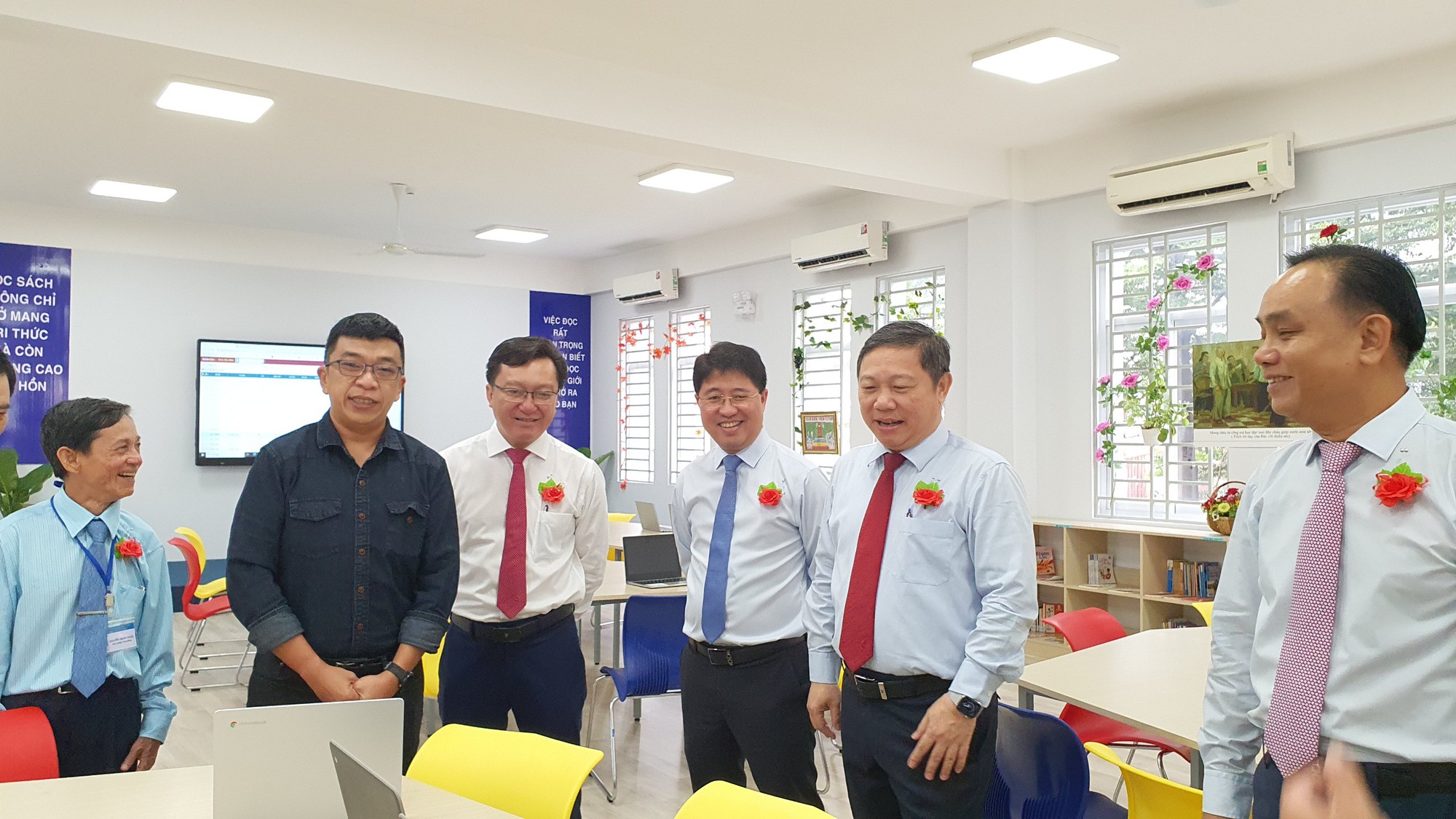 Phó chủ tịch TP.HCM Dương Anh Đức dự khánh thành trường THCS hiện đại - Ảnh 4.