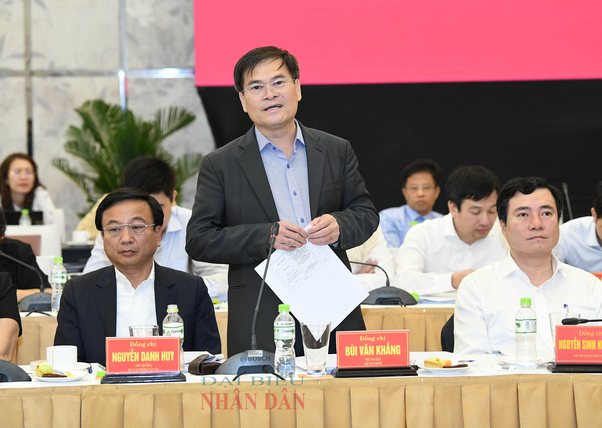 국회의장 Vuong Dinh Hue는 Khanh Hoa 성 당위원회 상임위원회와 협력합니다.
