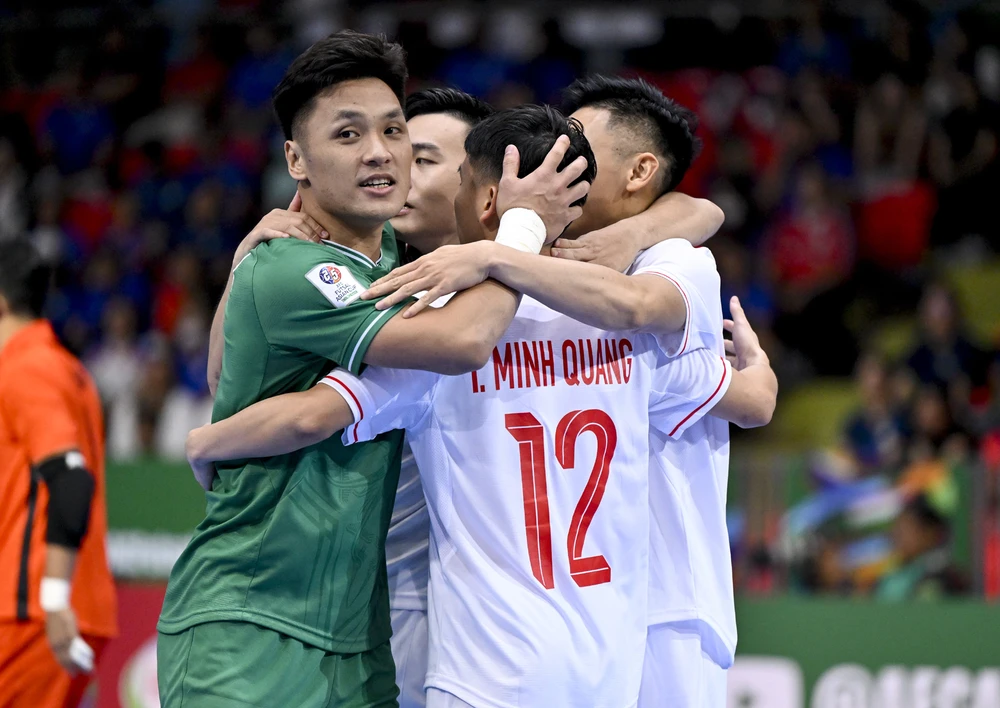 Die Freude der vietnamesischen Futsal-Mannschaft, als sie den Ausgleich gegen Thailand erzielte. FOTO: AFC