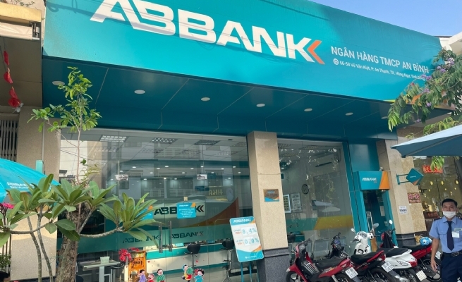 Chuyển giao dưới thời lãnh đạo anh em nhà chủ tịch ABBank, nợ xấu lại tăng vọt, lợi nhuận lao dốc ‘không phanh’