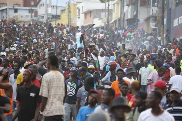 Des milliers d'Haïtiens protestent contre l'escalade des troubles et exigent le départ inconditionnel du Premier ministre Henry