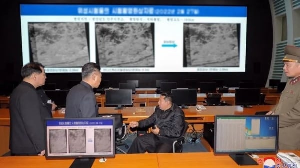 Ante la noticia de que Corea del Norte estaba "despejando el camino" para lanzar un satélite, Corea del Sur celebró inmediatamente una reunión de emergencia, instando a Pyongyang a ejercer moderación.