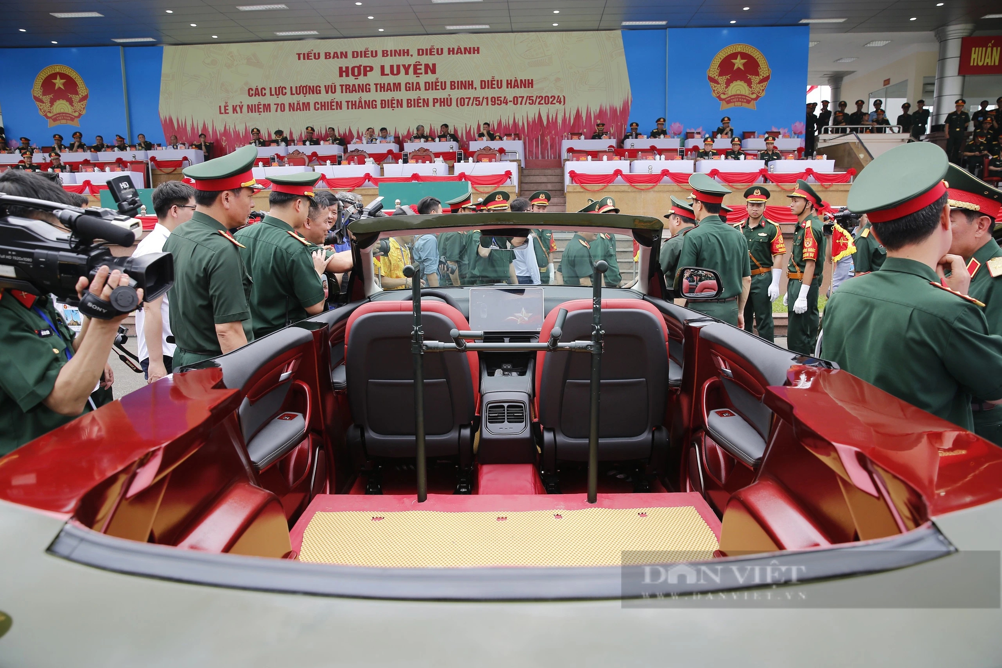 Chiêm ngưỡng hai chiếc xe điện 