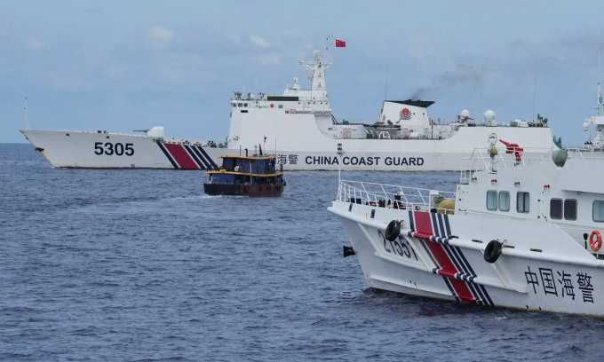 Un buque de suministro filipino fue interceptado por la guardia costera china cerca del Banco Second Thomas en agosto. Foto: AP