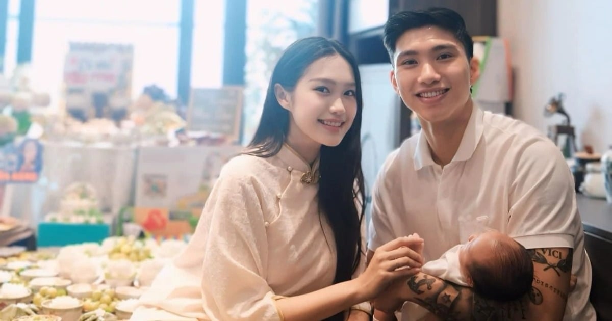 Footballer Doan Van Hau's wife gives birth to first son