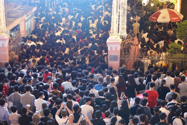 '미녀들'이 호치민시에서 크리스마스 이브에 아름다움을 뽐냈다. 사진 18